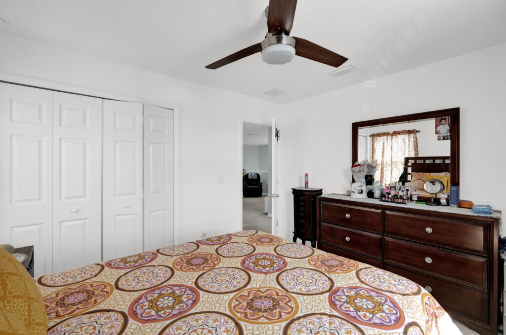 1669 Swan Swim Dr, Davenport, FL 33837